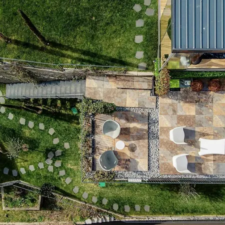 Charming Retreat In Hotel