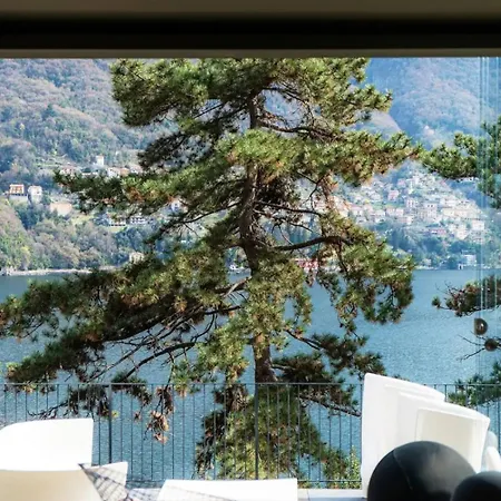 Charming Retreat In Laglio